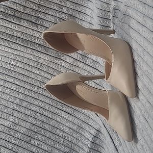Catherine size 6 pumps